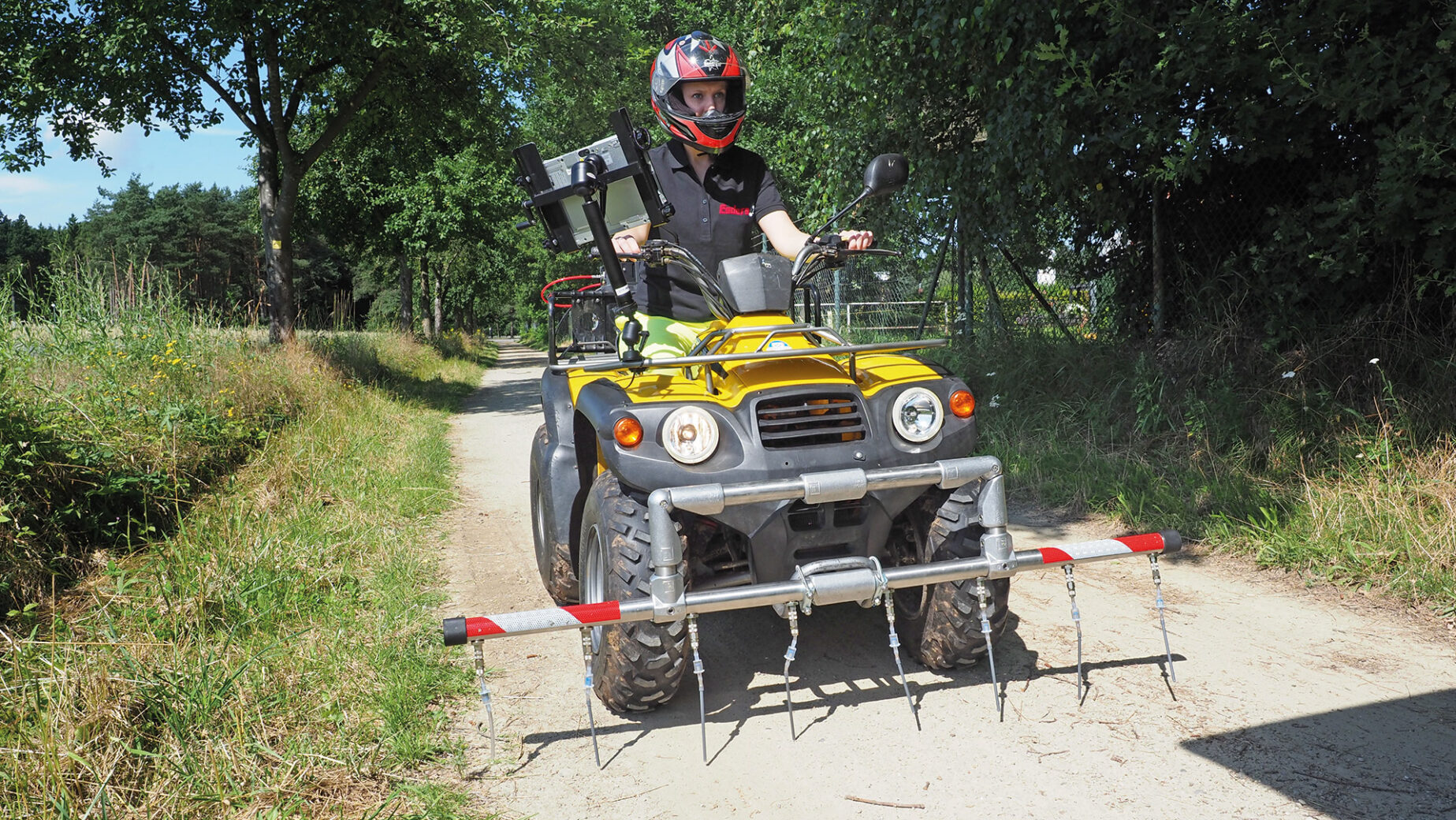 Gaslecksucherin auf Quad