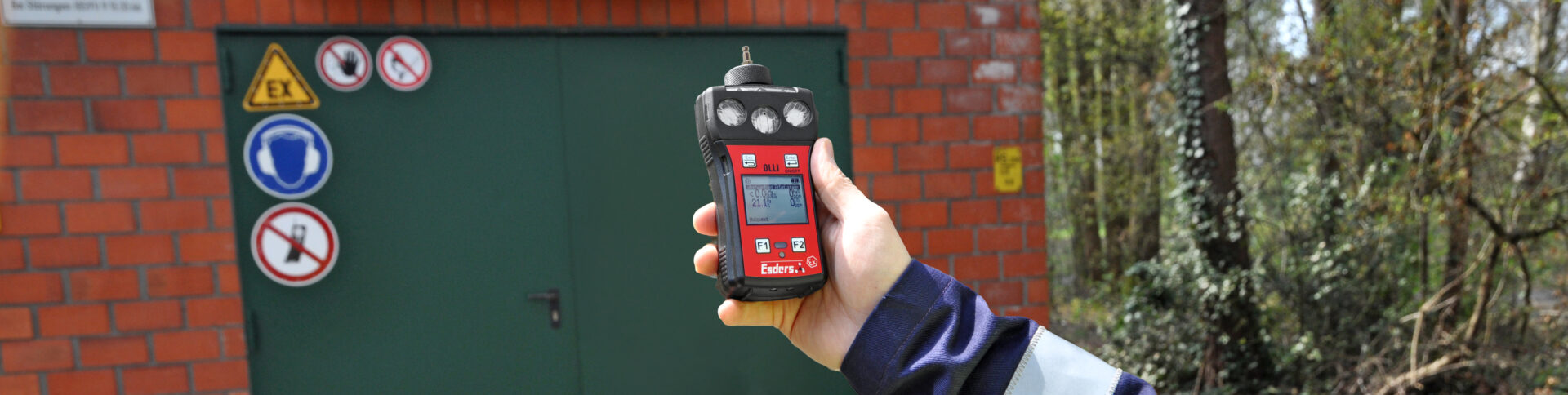 OLLI Gasdetektor beim Freimessen in einer Hand eines