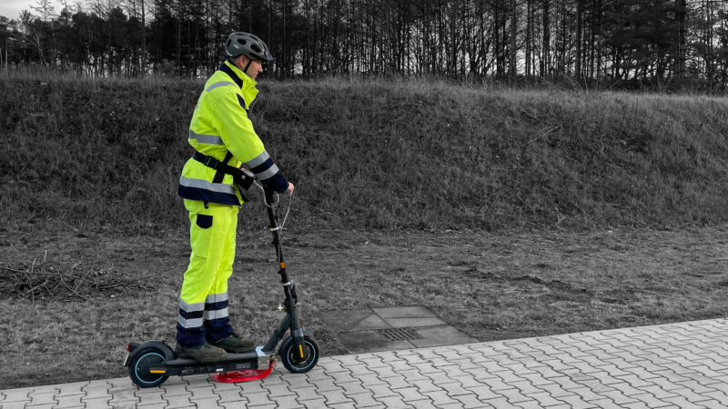 E-scooter use on sidewalks during gas leak detection