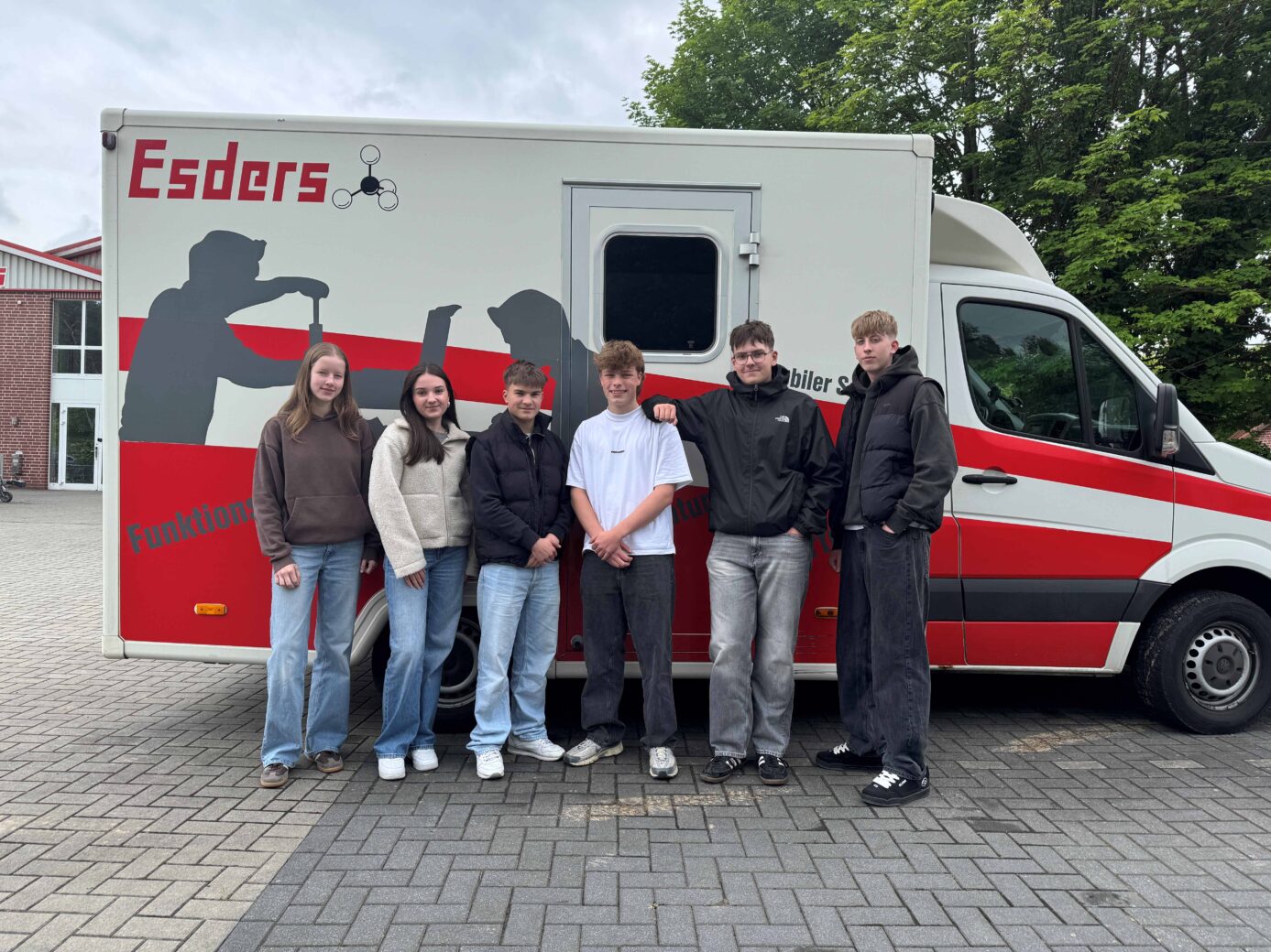 Eight pupils take their “courageous path” at Esders